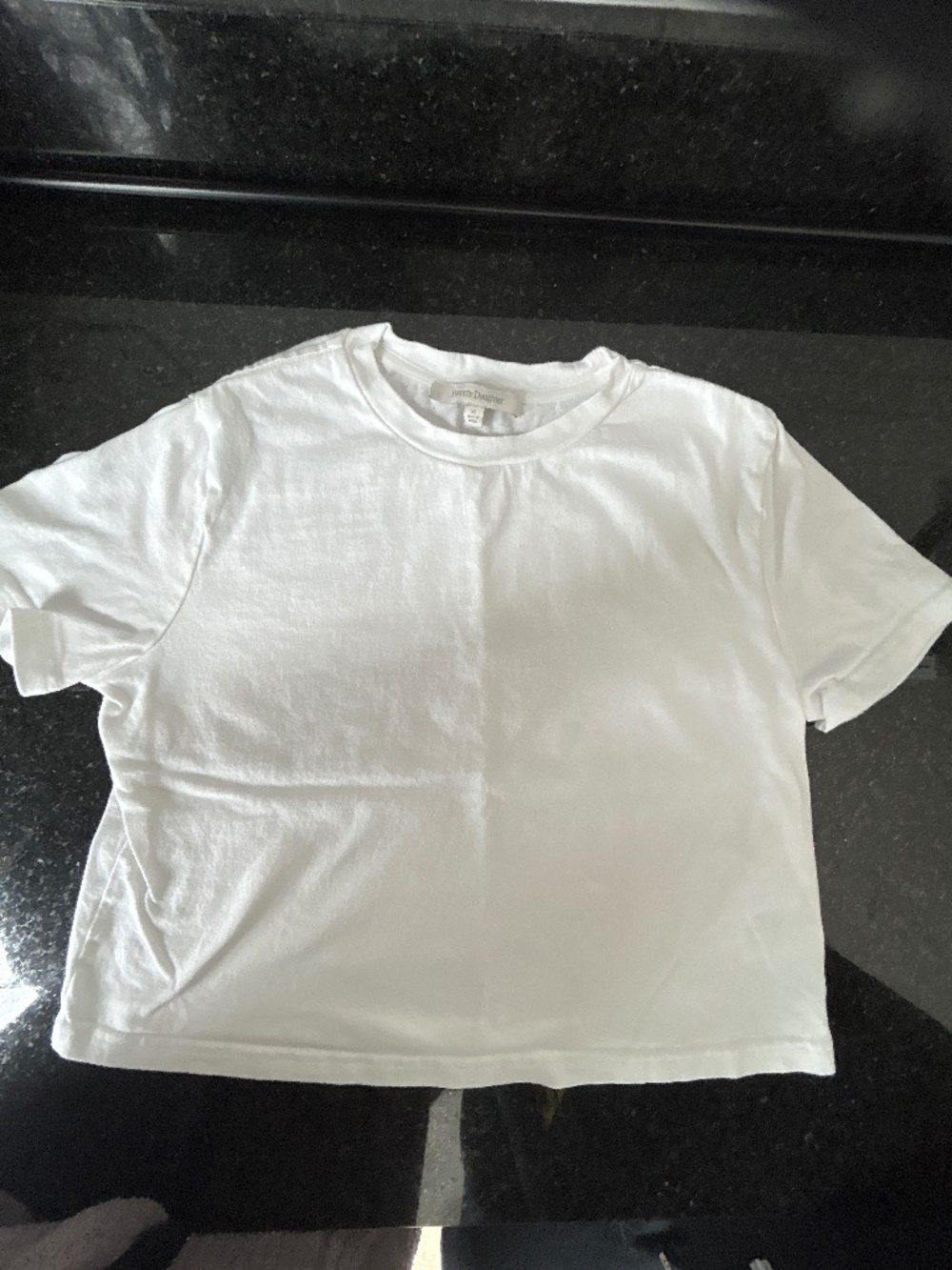 Women’s XS favorite daughter cropped white tee